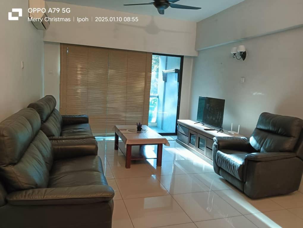 K. Riverfront Apartment Іпох Номер фото